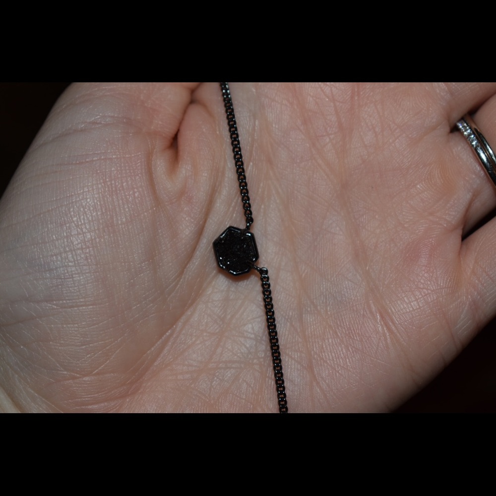 Short Kendra Scott necklace